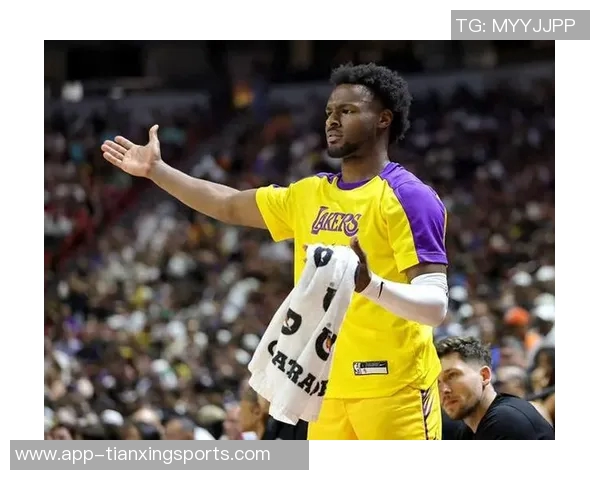 雷迪克称赞布朗尼成长显著G联盟经历助力他的全面提升 雷迪克称赞布朗尼成长显著G联盟经历助力他的全面提升