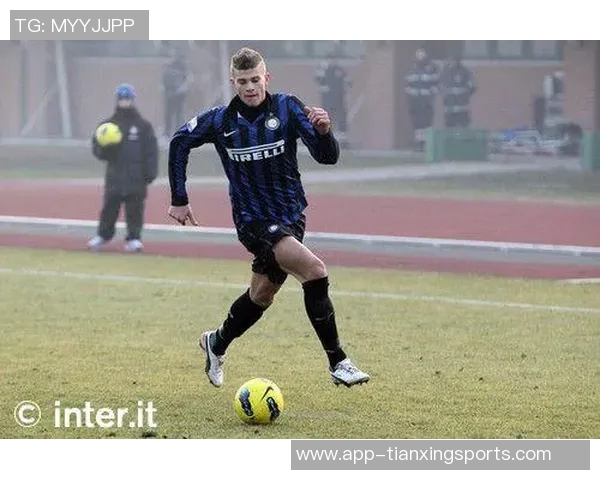 国米球探现场考察小罗比尼奥将与其经纪人进行深入洽谈 国米球探现场考察小罗比尼奥将与其经纪人进行深入洽谈