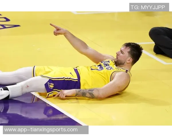 洛杉矶街头艺术家为东契奇创作新壁画宣告卢卡时代的到来 洛杉矶街头艺术家为东契奇创作新壁画宣告卢卡时代的到来