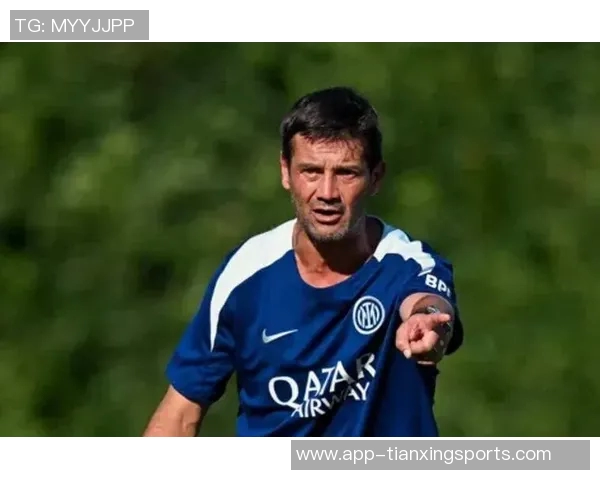 邓弗里斯换下后不满情绪引发齐沃支持愤怒球员的观点 邓弗里斯换下后不满情绪引发齐沃支持愤怒球员的观点