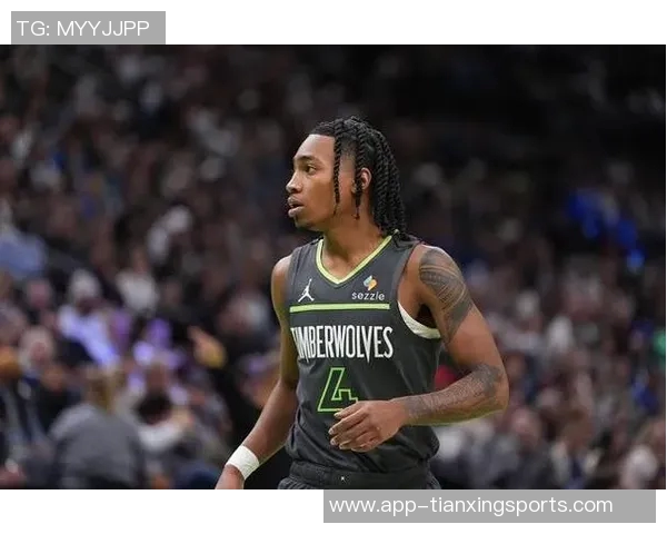 芬奇盛赞迪林厄姆表现出色快节奏打法助力队友轻松得分 芬奇盛赞迪林厄姆表现出色快节奏打法助力队友轻松得分