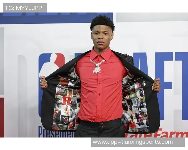 戴维恩米切尔称赞阿德巴约团队凝聚力强调球队团结精神 戴维恩米切尔称赞阿德巴约团队凝聚力强调球队团结精神