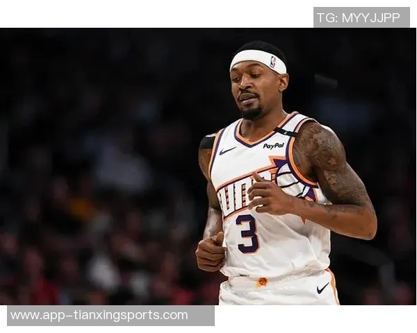 比尔首场比赛表现出色上半场完美命中率贡献12分2篮板正负值5