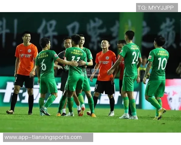 赛场竞争激烈阿门与阿尔瓦拉多冲突后握手言和展现体育精神 赛场竞争激烈阿门与阿尔瓦拉多冲突后握手言和展现体育精神