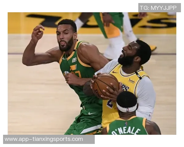 布克盛赞马威充满活力展现内线全能特质令人期待